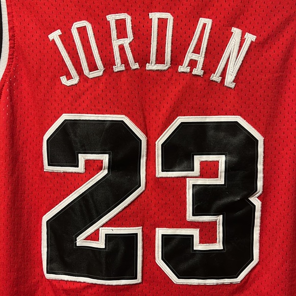 NBA Chicago Bulls 6th MVP & 6 Time World Champion Michael Jordan #23 Red Jersey! - Picture 4 of 8